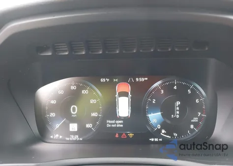 2018 Volvo Xc90 T6 Momentum z USA, uszkodzony, nr VIN YV4A22PK1J1375521